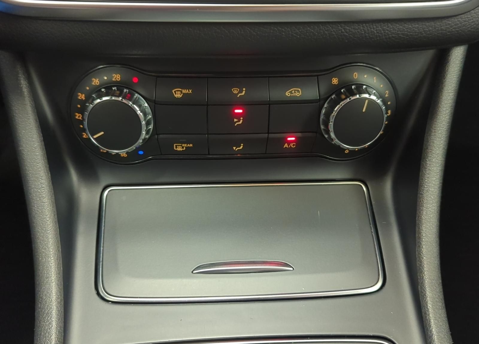 Mercedes-Benz A 200 AMG-LINE TEIL-LEDER+NAVI+BLUETOOTH+SITZHEI foto 23