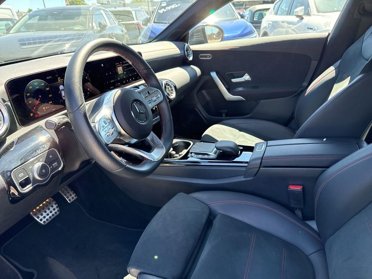 Mercedes-Benz CLA 180 Sportpaket Navi Digitales Cockpit LED Ap foto 4