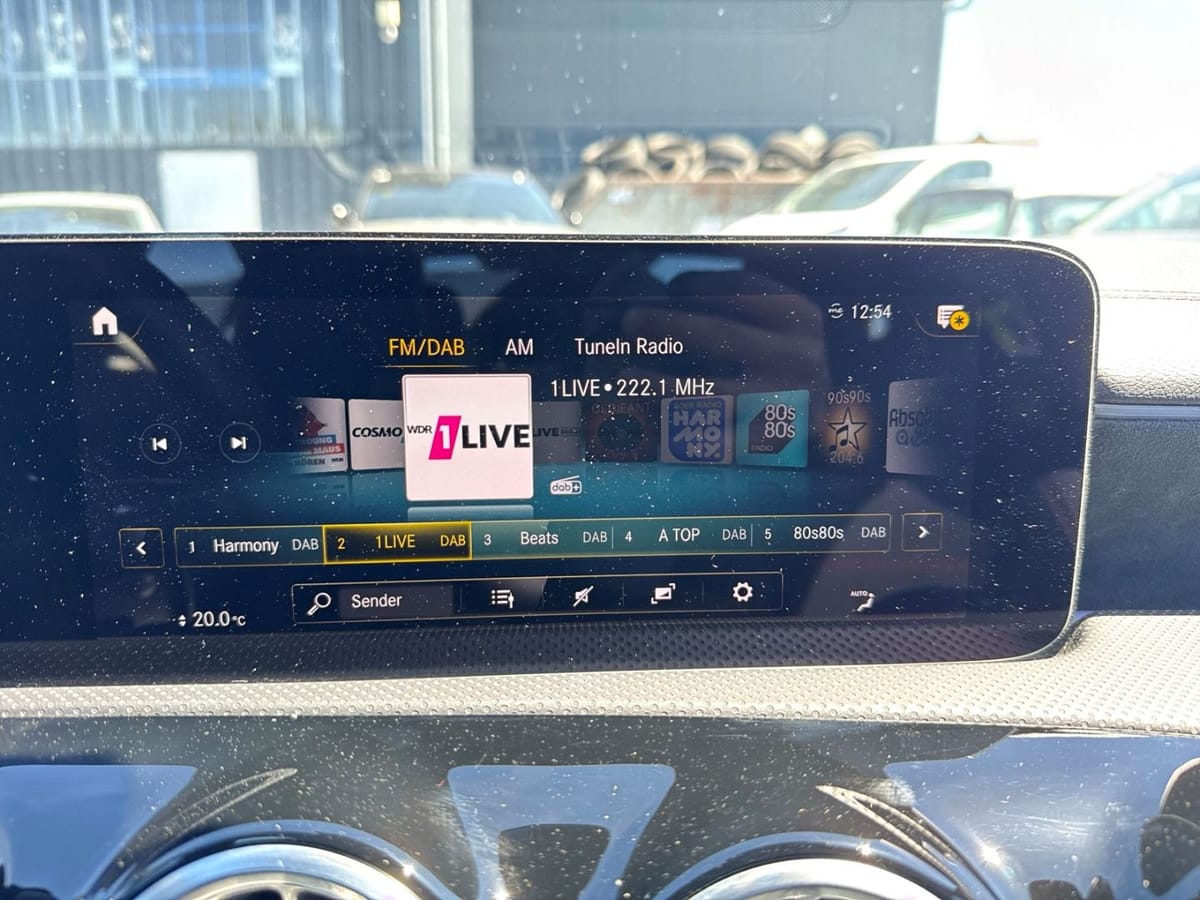 Mercedes-Benz CLA 180 Sportpaket Navi Digitales Cockpit LED Ap foto 7