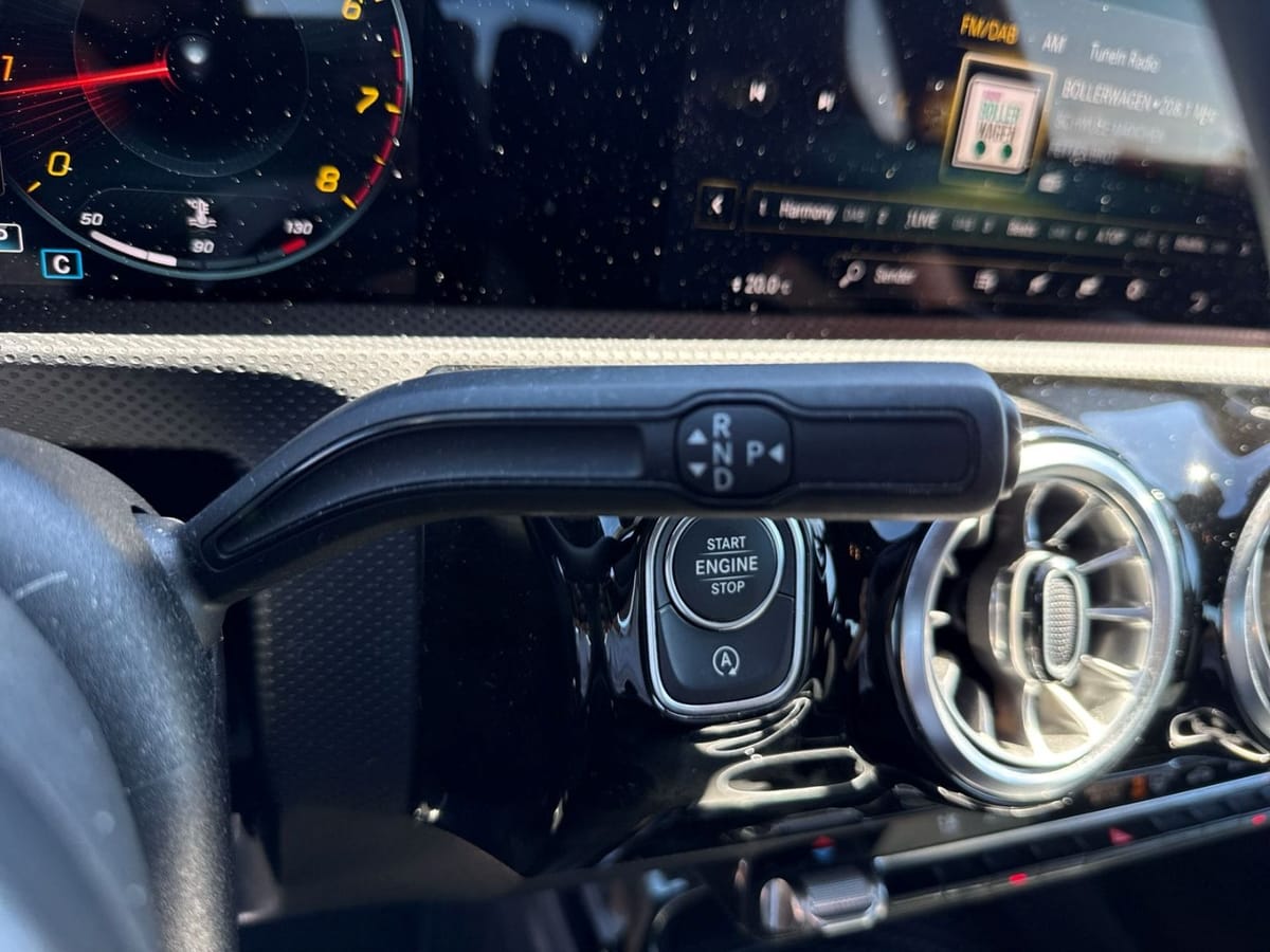 Mercedes-Benz CLA 180 Sportpaket Navi Digitales Cockpit LED Ap foto 9