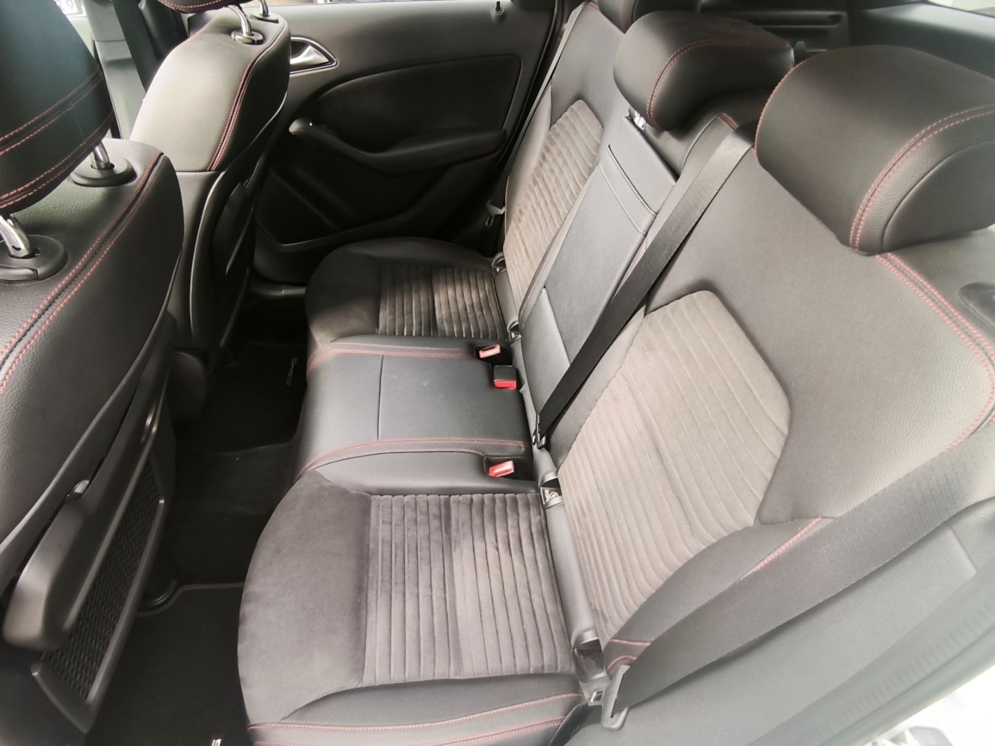 Mercedes-Benz B 200 7G-DCT AMG-LINE AHK PANORAMA LED STANDHZG. foto 25