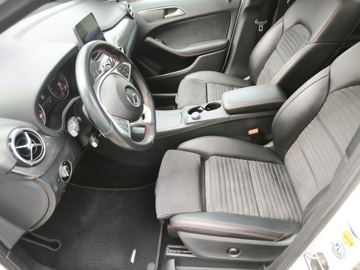 Mercedes-Benz B 200 7G-DCT AMG-LINE AHK PANORAMA LED STANDHZG. foto 8