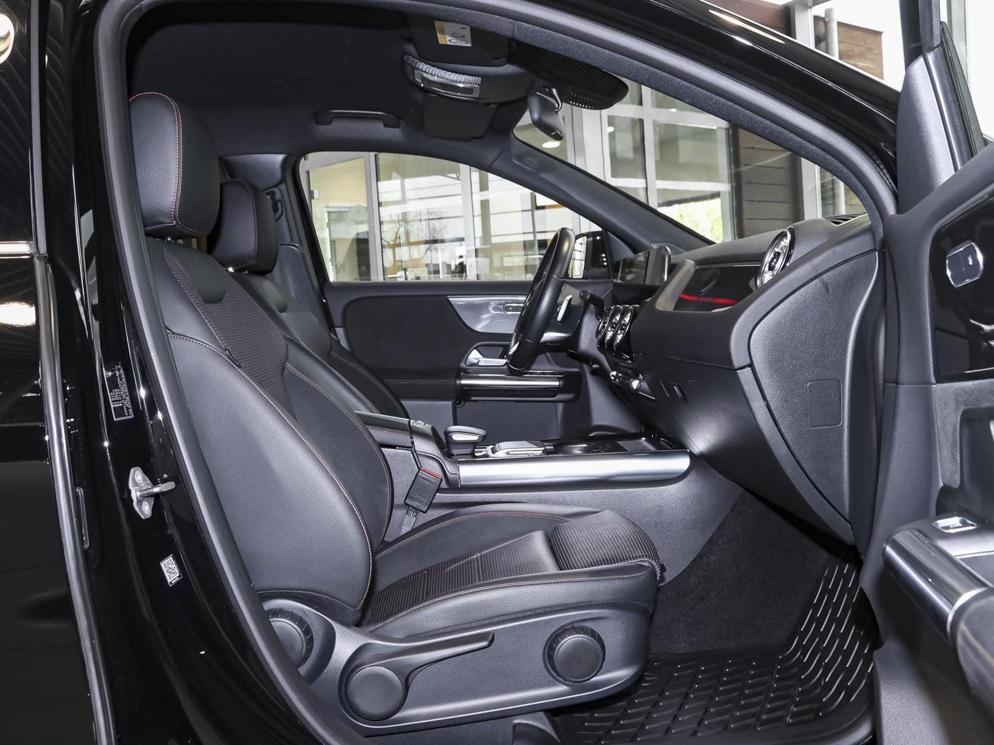 Mercedes-Benz GLA 200 AMG Rückfahrkamera Ambiente MBUX LED foto 6