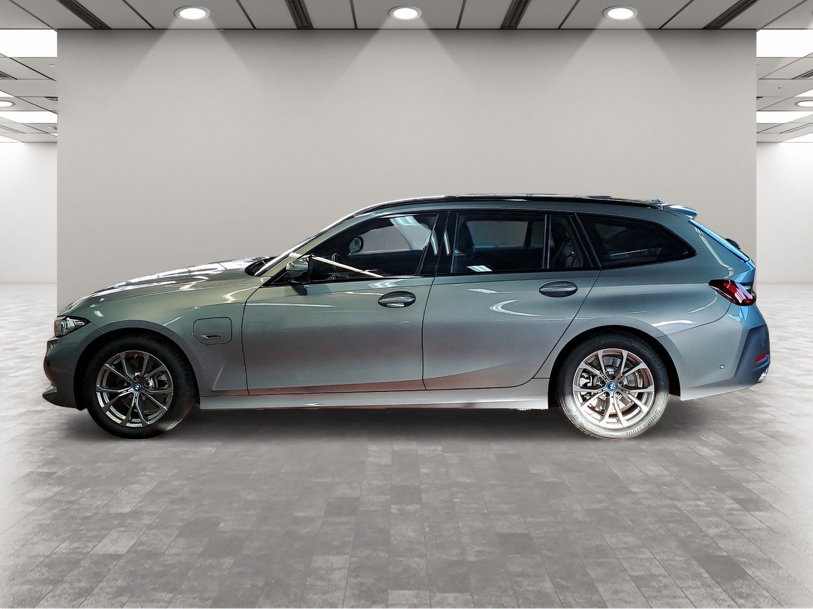BMW 330e Touring Navi AHK Kamera Pano.Dach foto 3