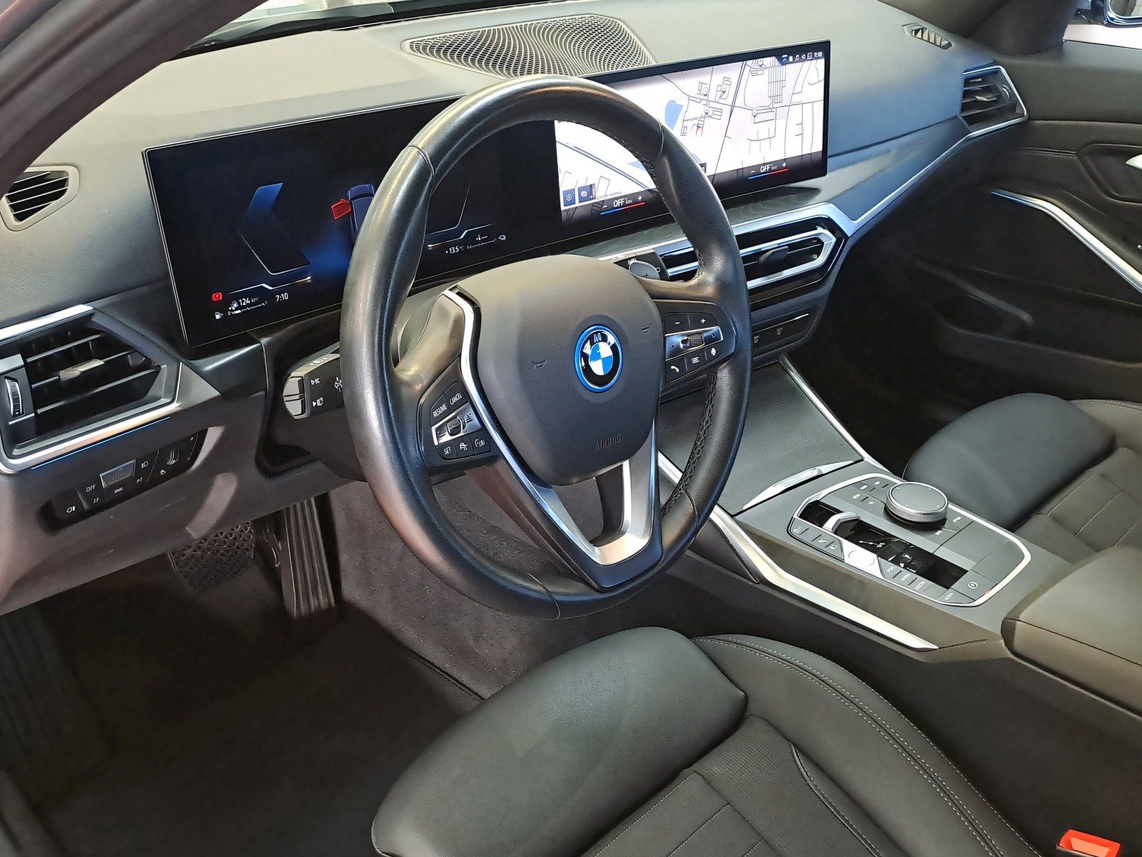 BMW 330e Touring Navi AHK Kamera Pano.Dach foto 4