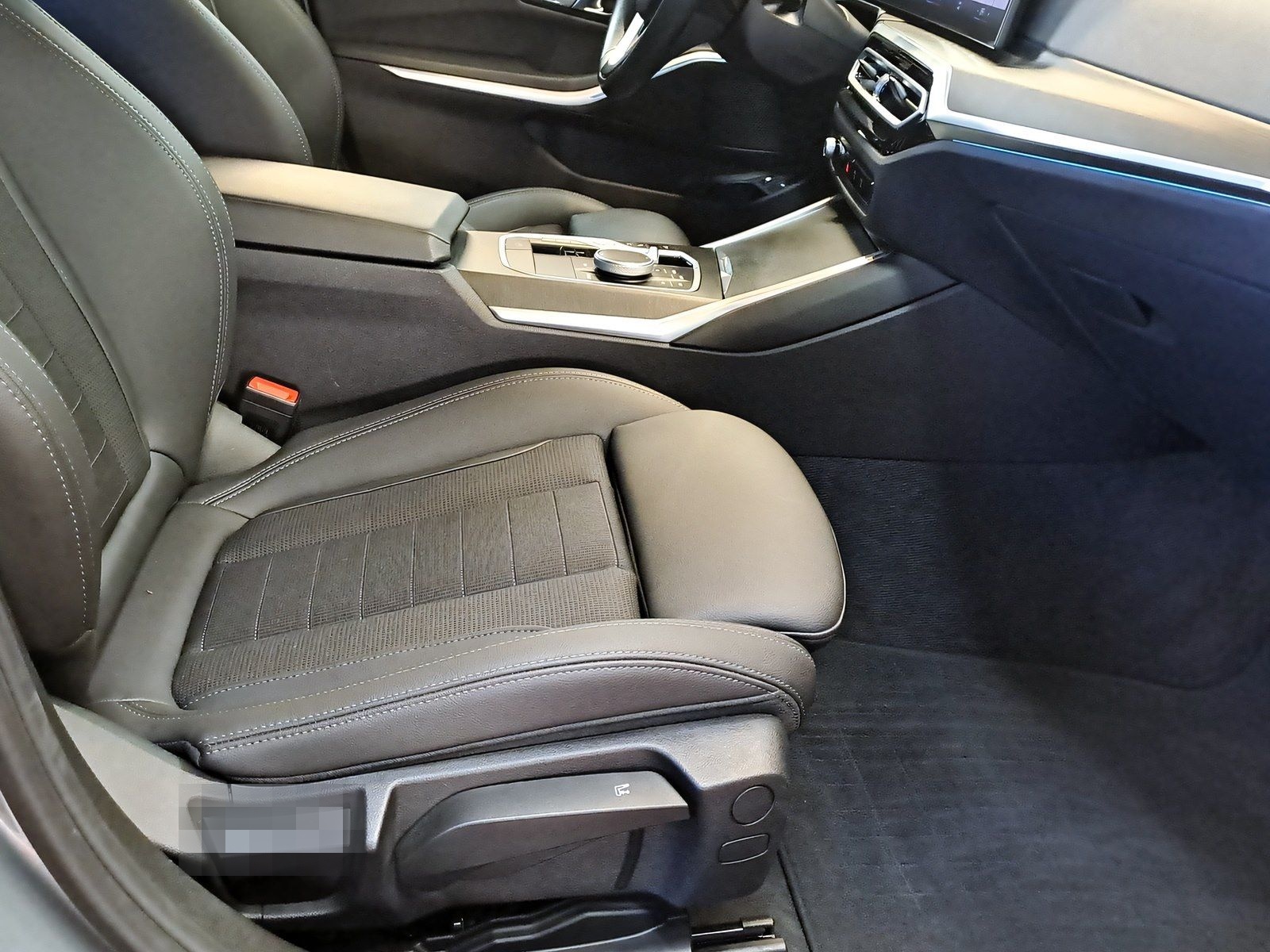BMW 330e Touring Navi AHK Kamera Pano.Dach foto 5