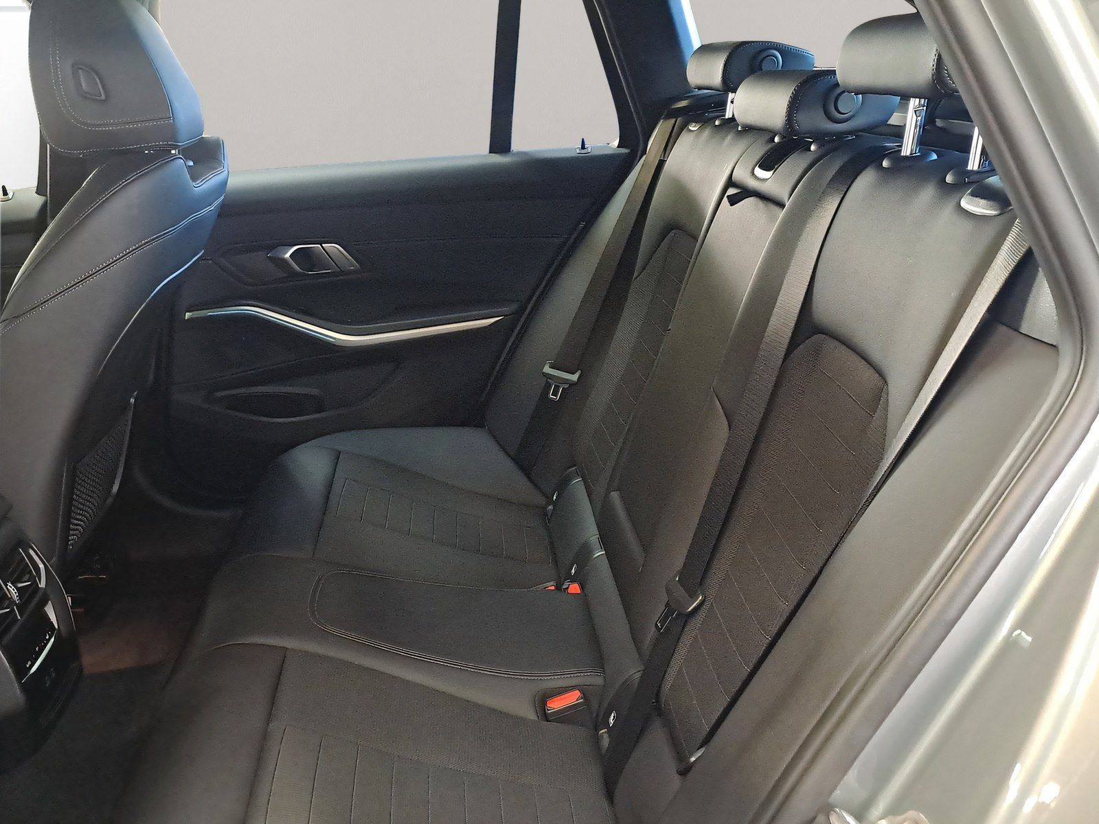 BMW 330e Touring Navi AHK Kamera Pano.Dach foto 6