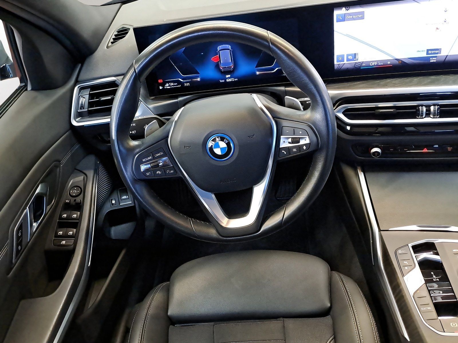 BMW 330e Touring Navi AHK Kamera Pano.Dach foto 7