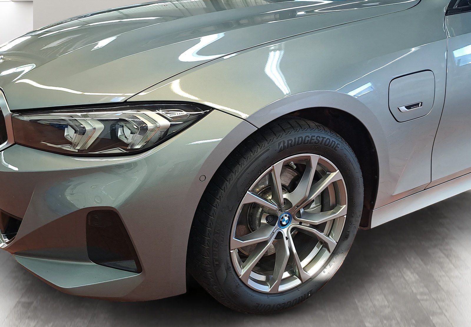 BMW 330e Touring Navi AHK Kamera Pano.Dach foto 8