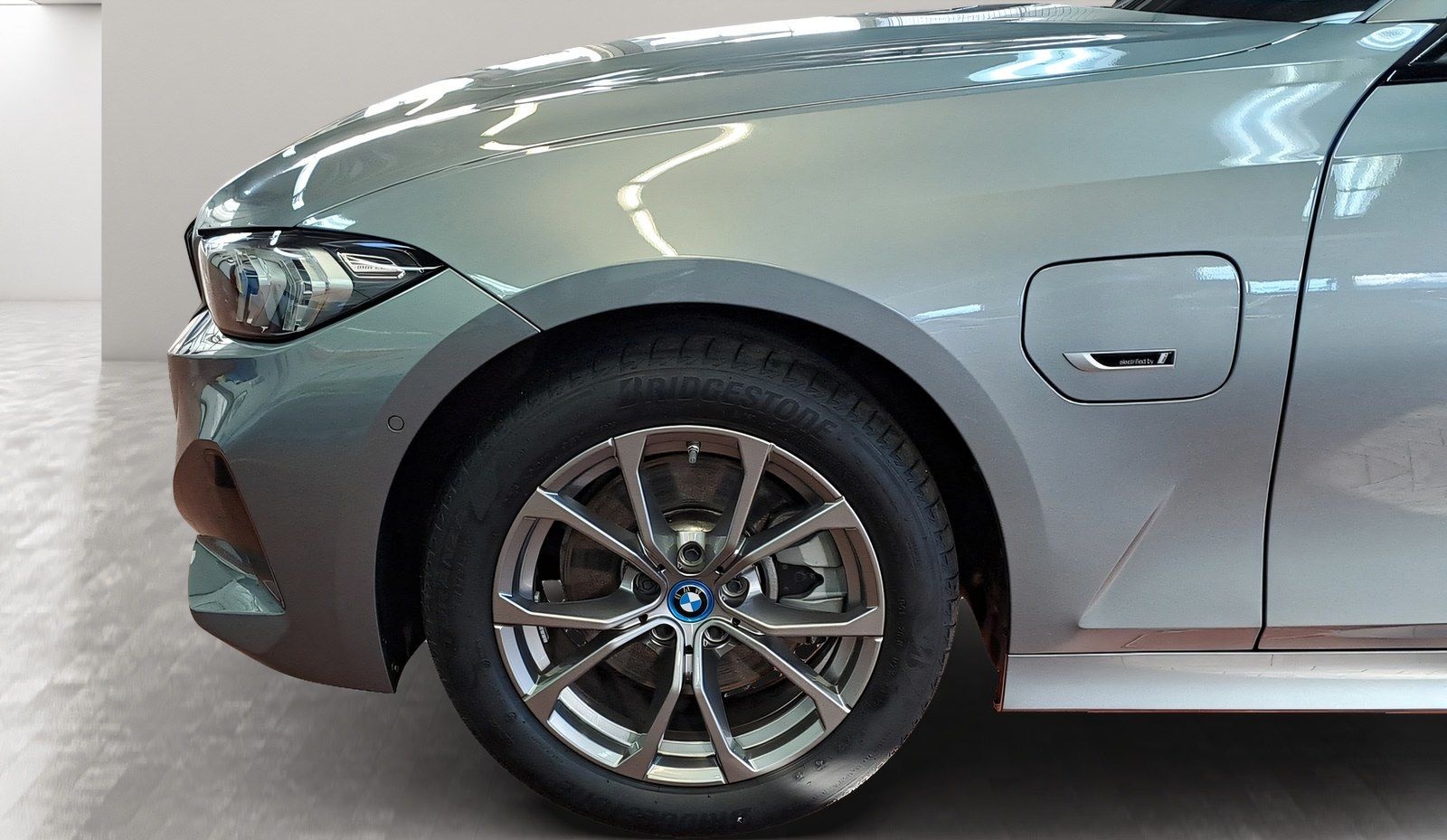 BMW 330e Touring Navi AHK Kamera Pano.Dach foto 9