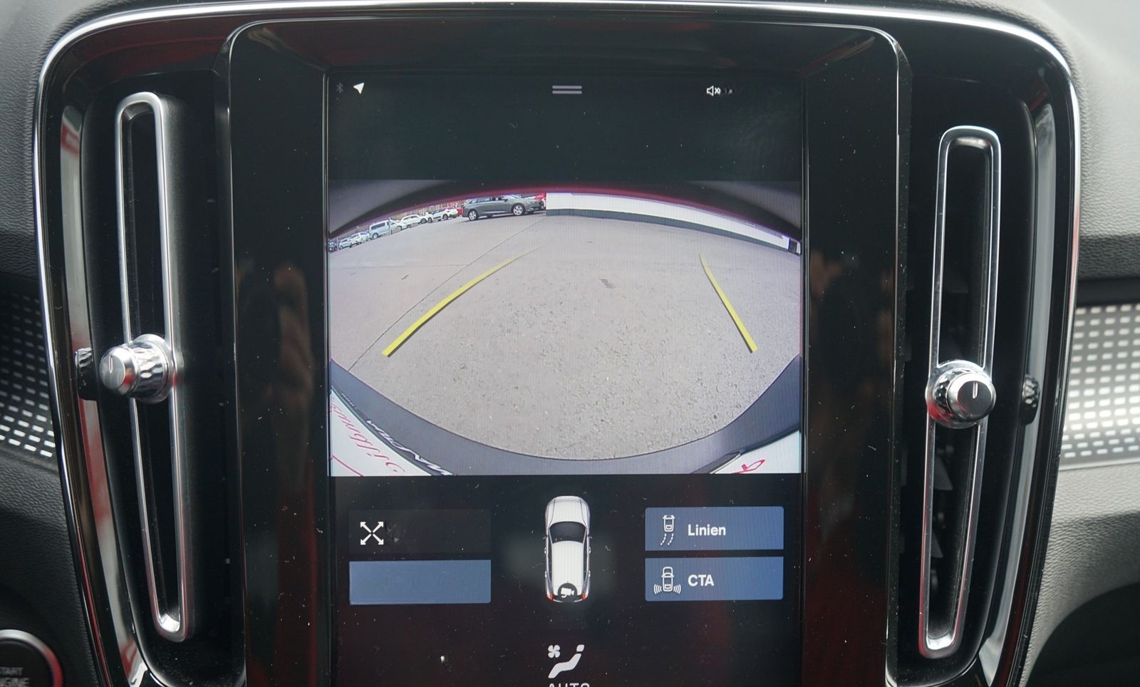 Volvo XC40 T4 R Design LED AHK Kamera Tempomat USB DAB foto 11