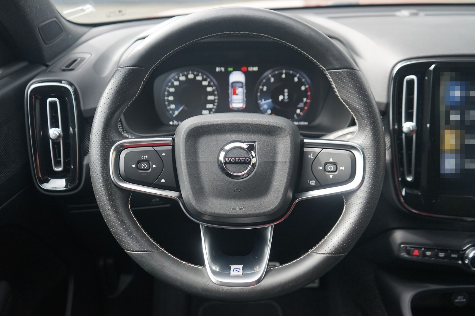 Volvo XC40 T4 R Design LED AHK Kamera Tempomat USB DAB foto 15