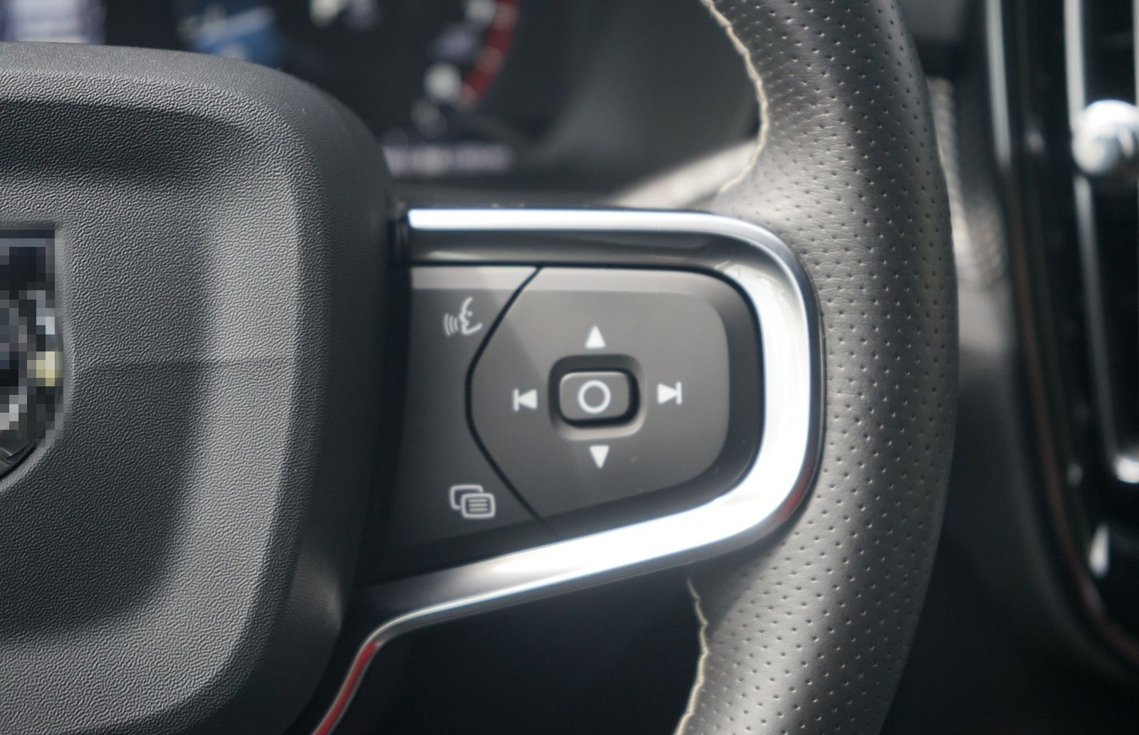 Volvo XC40 T4 R Design LED AHK Kamera Tempomat USB DAB foto 17