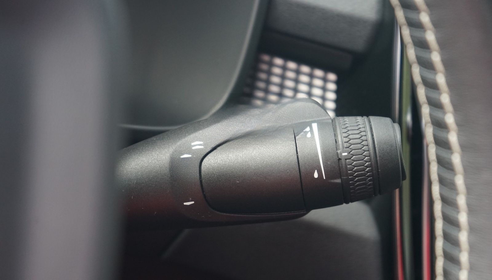 Volvo XC40 T4 R Design LED AHK Kamera Tempomat USB DAB foto 20