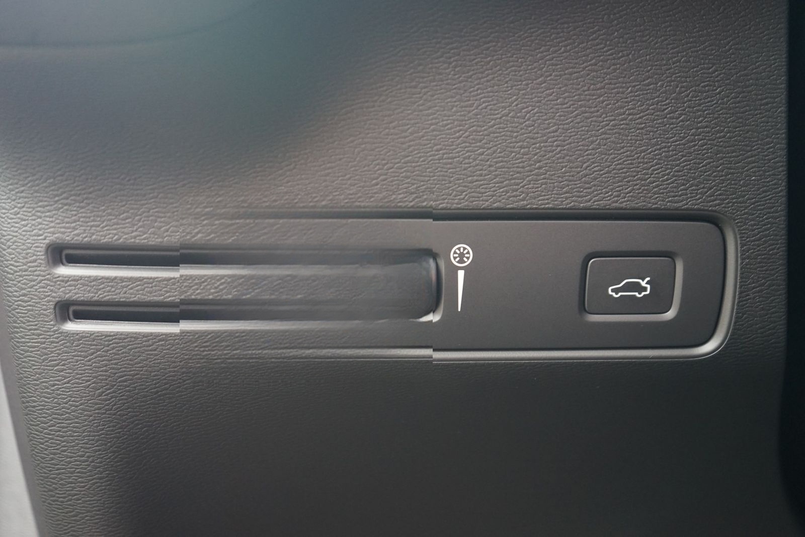 Volvo XC40 T4 R Design LED AHK Kamera Tempomat USB DAB foto 21