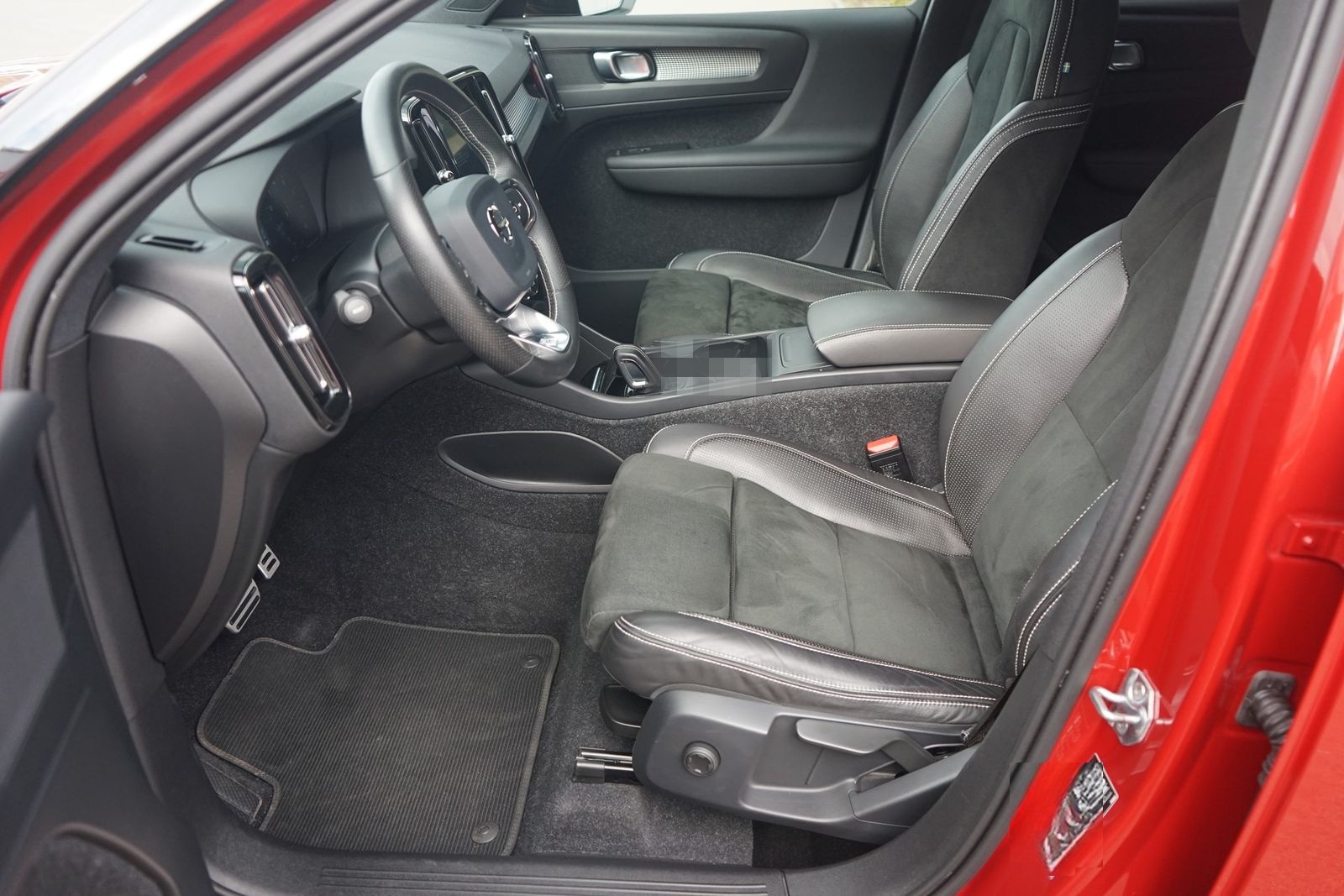 Volvo XC40 T4 R Design LED AHK Kamera Tempomat USB DAB foto 24