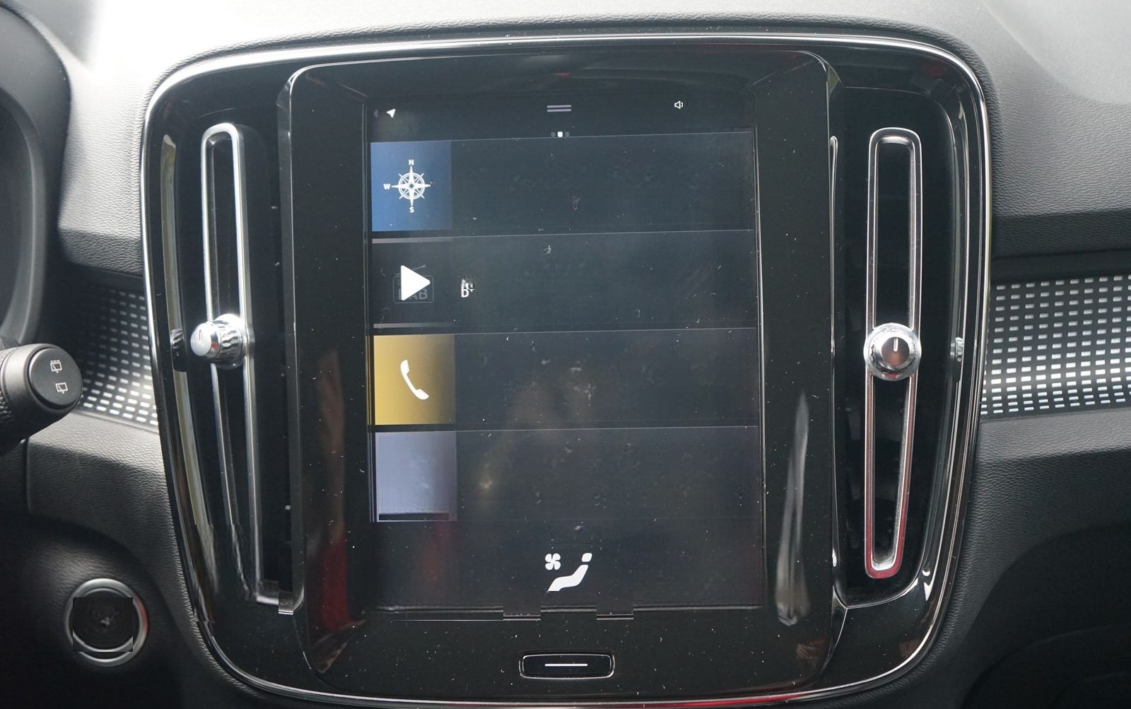 Volvo XC40 T4 R Design LED AHK Kamera Tempomat USB DAB foto 10