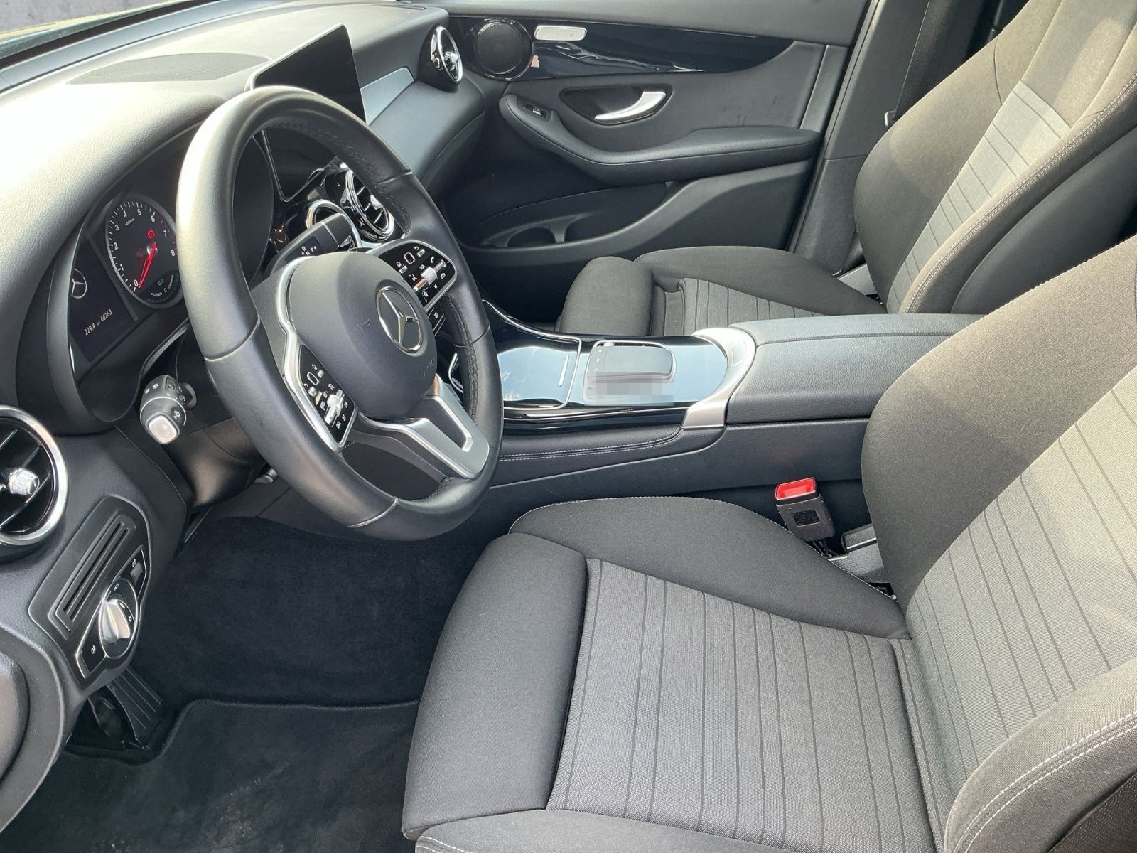 Mercedes-Benz GLC 200 4Matic LED+AHK+SHZ+TEMPOMAT+PARKLENK+ALU foto 12