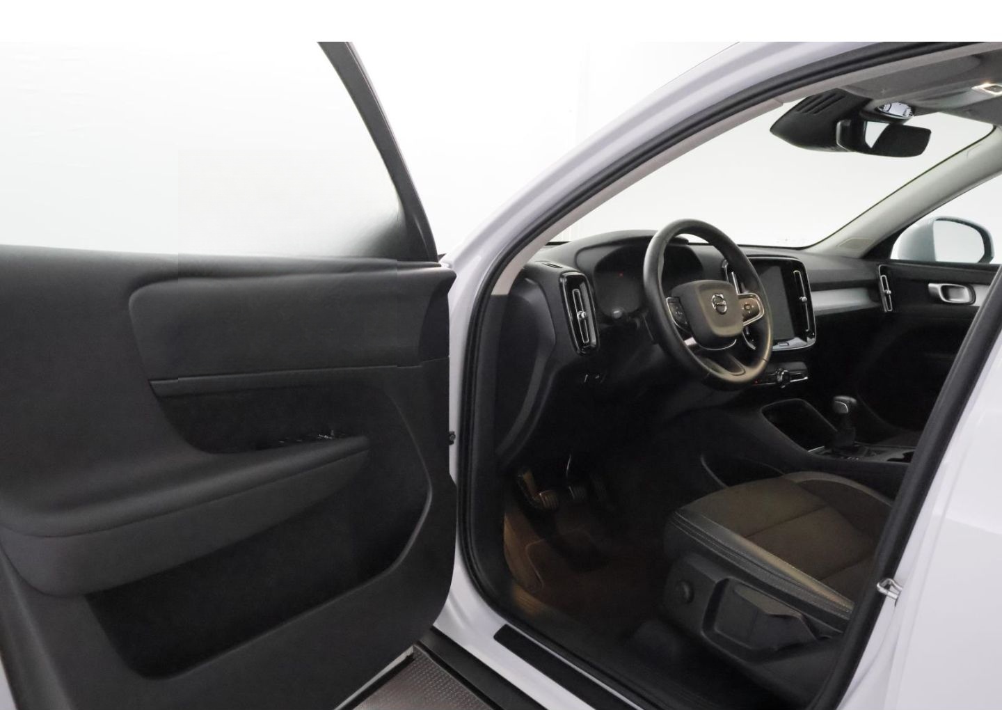 Volvo XC40 D3 Momentum Pro+LED+NAVI+VIRTUAL+PDC foto 16