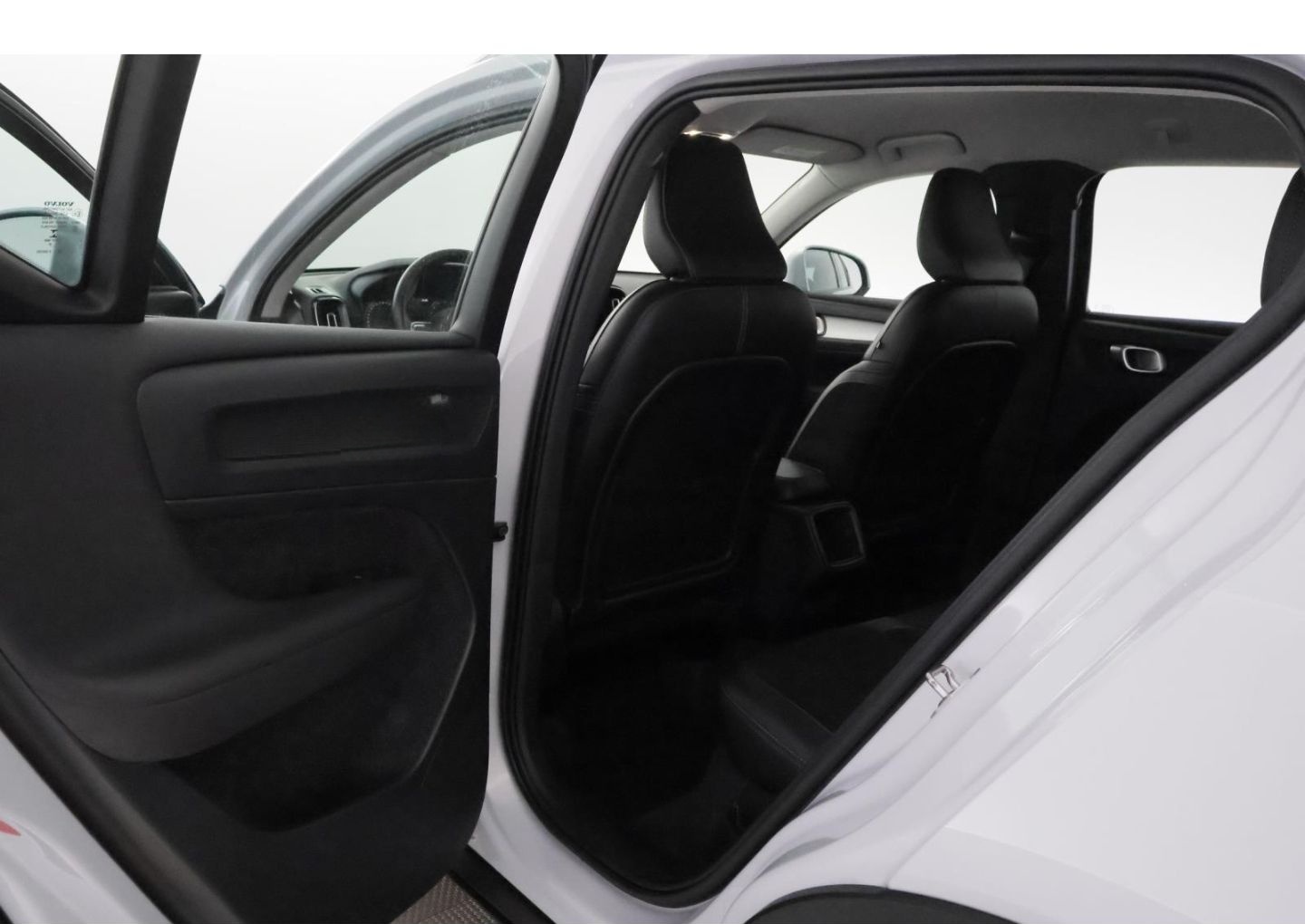 Volvo XC40 D3 Momentum Pro+LED+NAVI+VIRTUAL+PDC foto 18