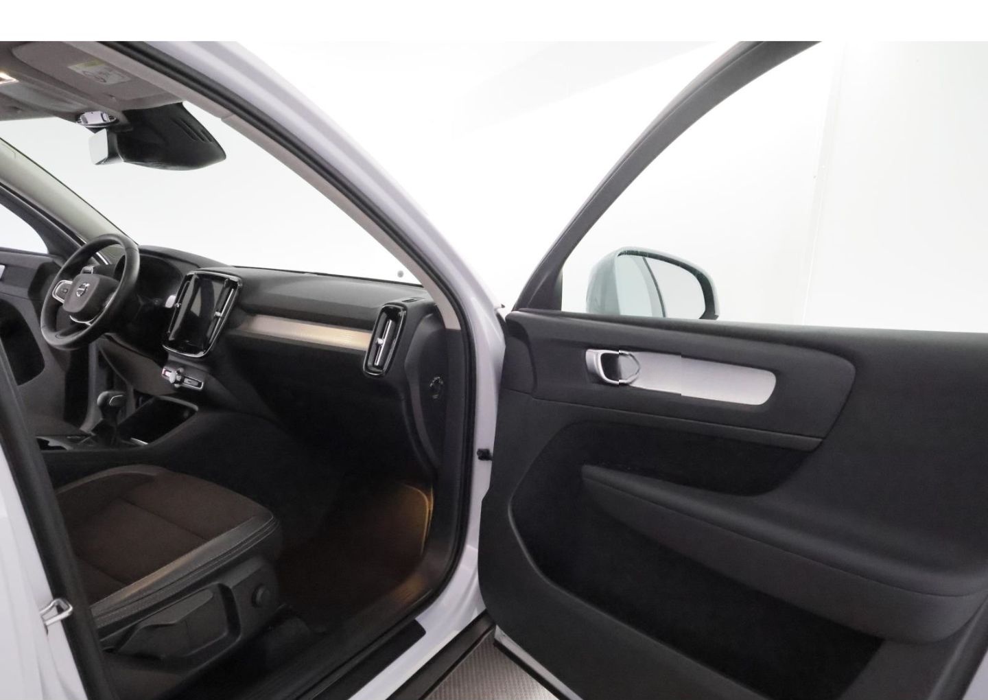 Volvo XC40 D3 Momentum Pro+LED+NAVI+VIRTUAL+PDC foto 20