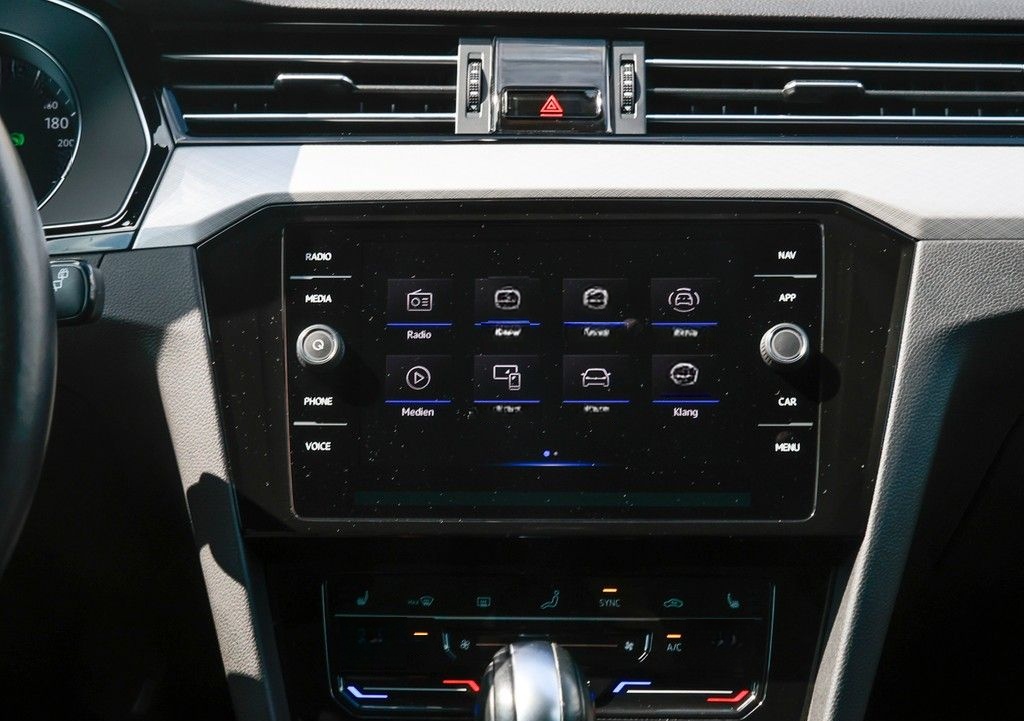 Volkswagen Passat Variant 2.0 TDI DSG Business *LED*Navi*Ap foto 11