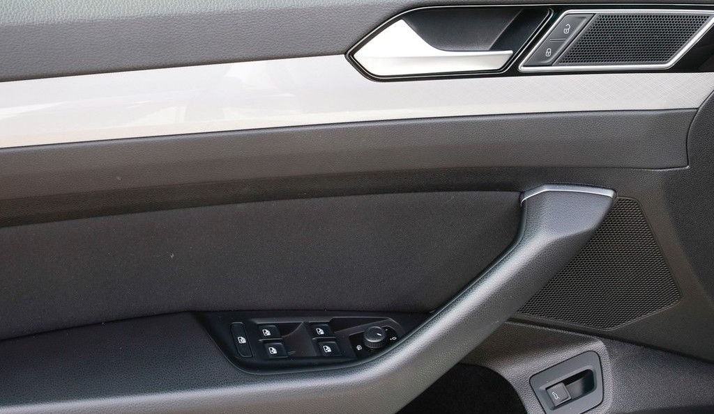 Volkswagen Passat Variant 2.0 TDI DSG Business *LED*Navi*Ap foto 15