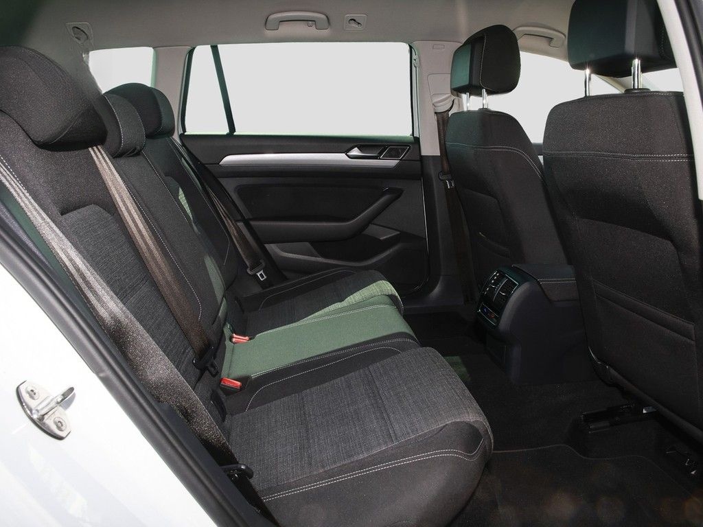 Volkswagen Passat Variant 2.0 TDI DSG Business *LED*Navi*Ap foto 10