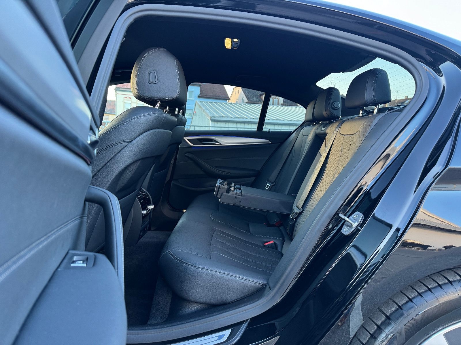BMW 520 d Aut. AHK/LEDER/LED/NAVI/KAMERA/ALU foto 18