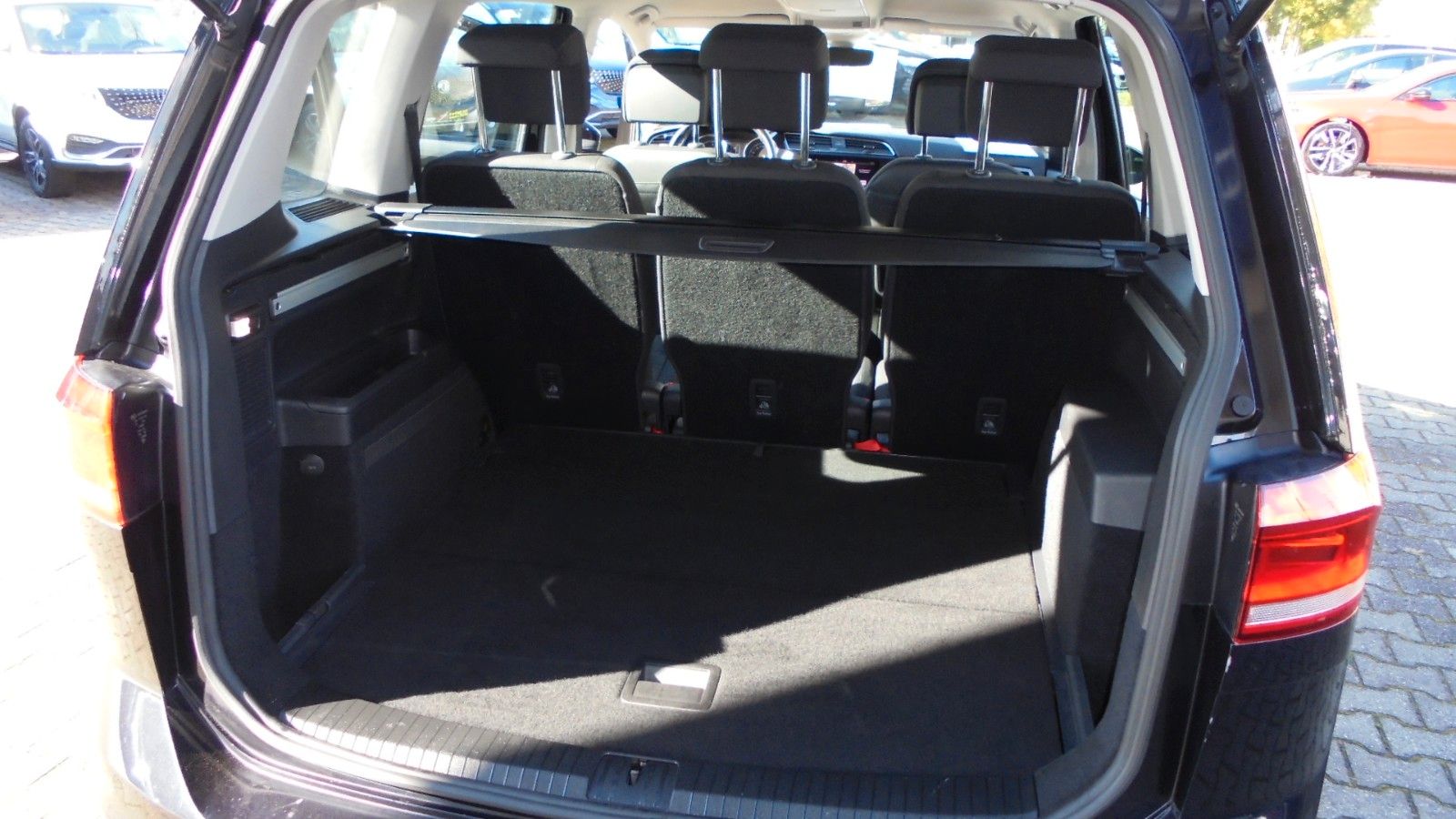 Volkswagen Touran 1,6TDi 6-Gang, Navi,Sitzheizung vorn,PDC foto 17