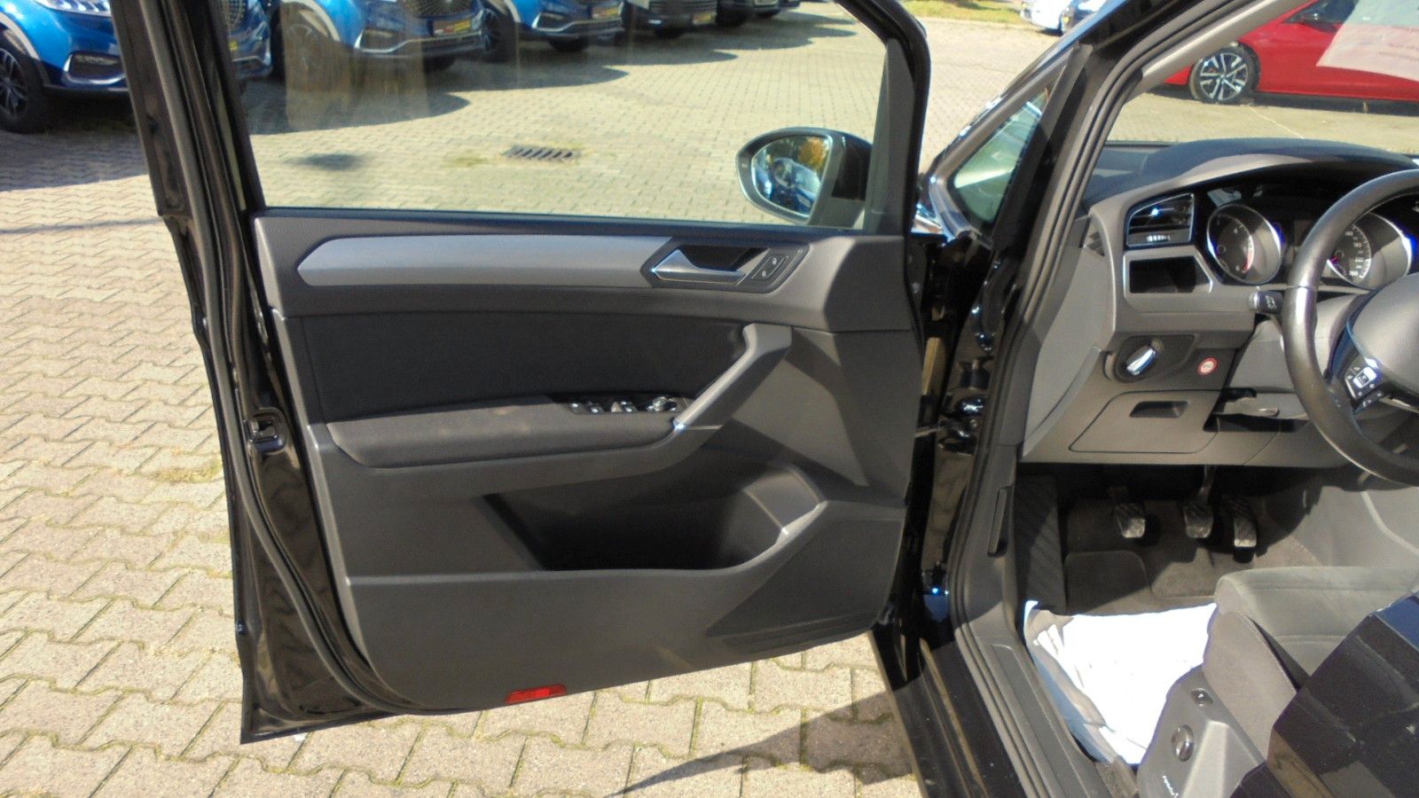 Volkswagen Touran 1,6TDi 6-Gang, Navi,Sitzheizung vorn,PDC foto 6