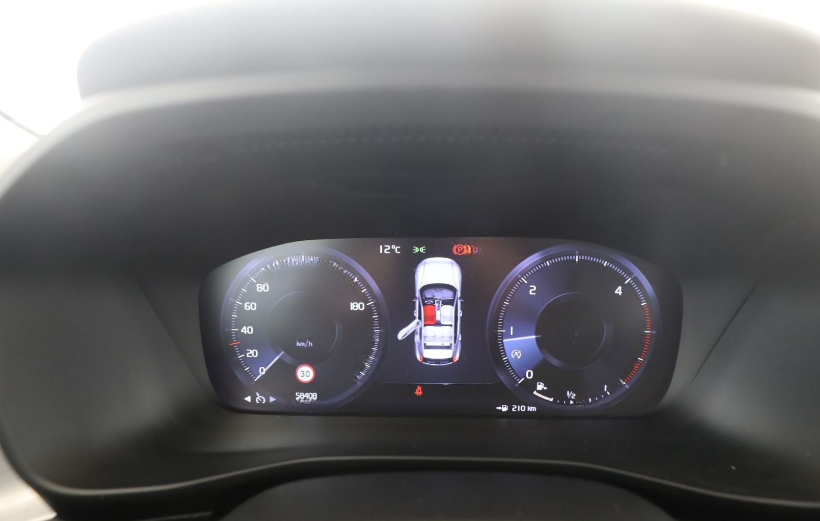 Volvo XC40 D3 Momentum Pro LED+RFK+SitzH+Navi+AppleCar foto 12