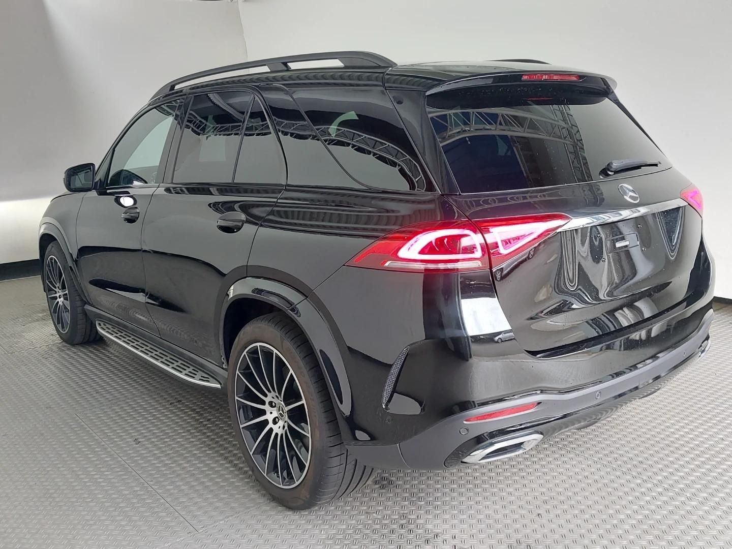 Mercedes-Benz GLE 300d 4M AMG Line LED PANO BURMESTER NIGHT foto 5