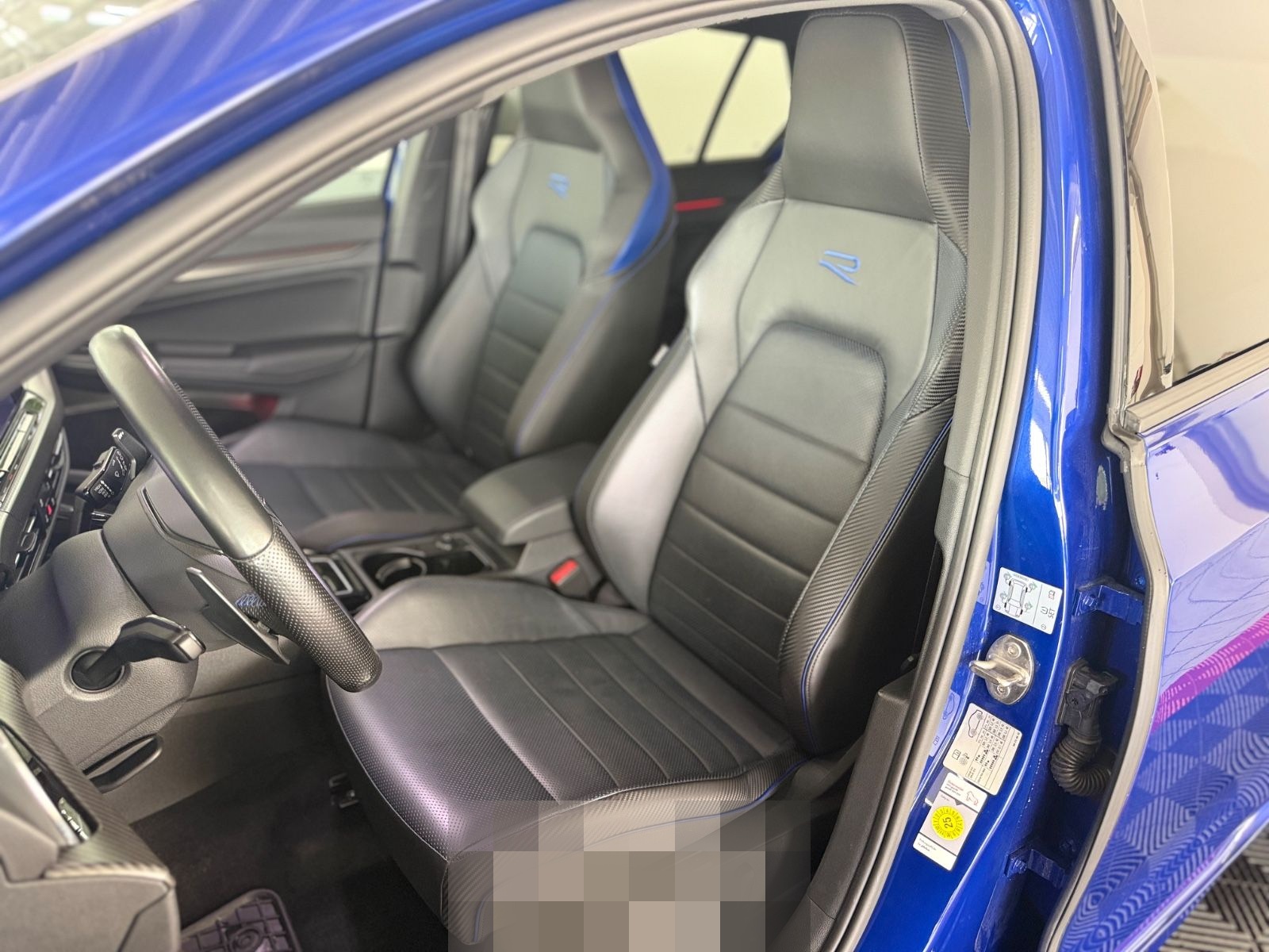 Volkswagen Golf VIII Lim. R 20 Years *R Performance* AKRA* foto 13