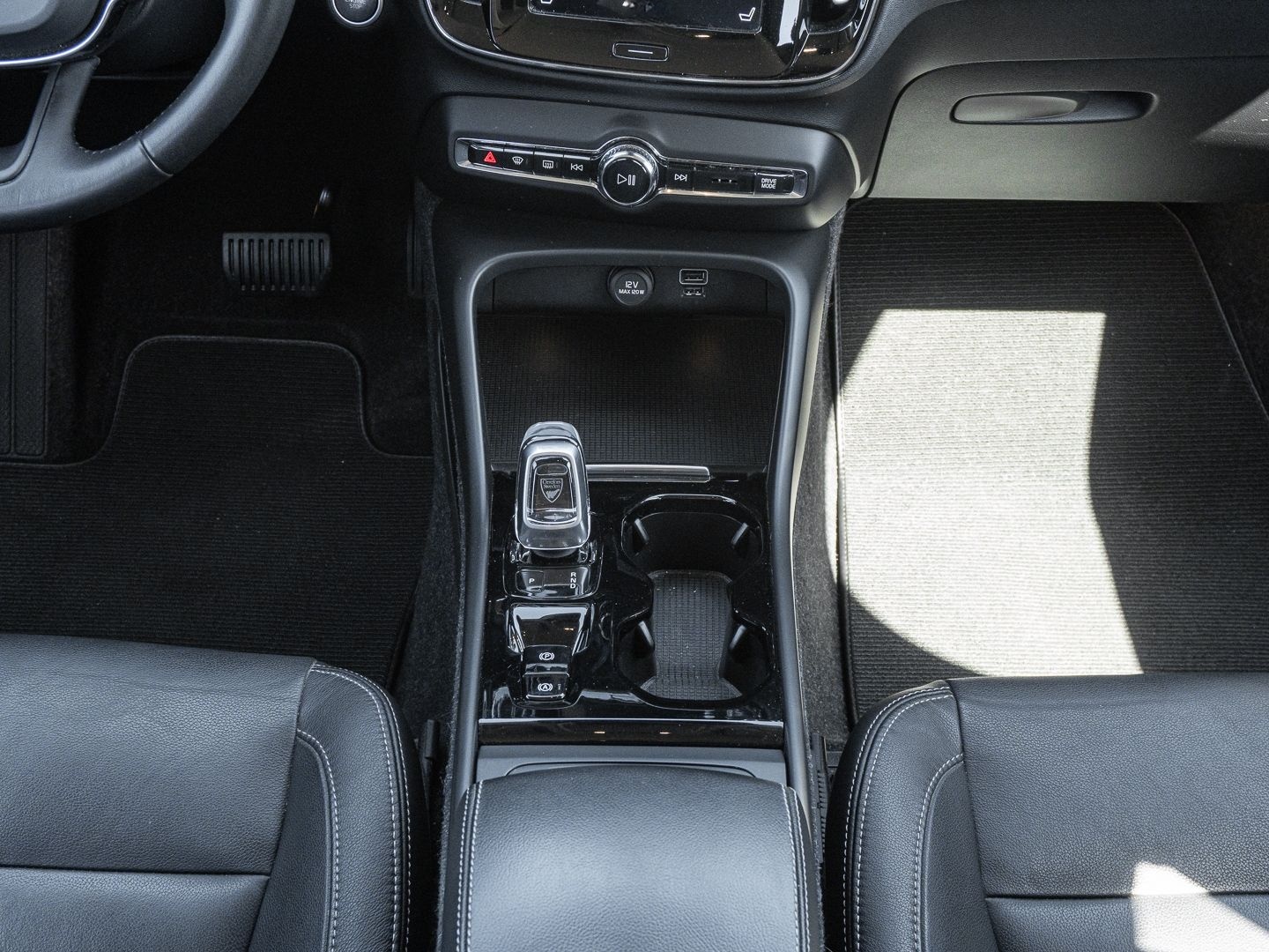 Volvo XC40 Inscription AWD StandHZG Navi Leder Digital foto 13