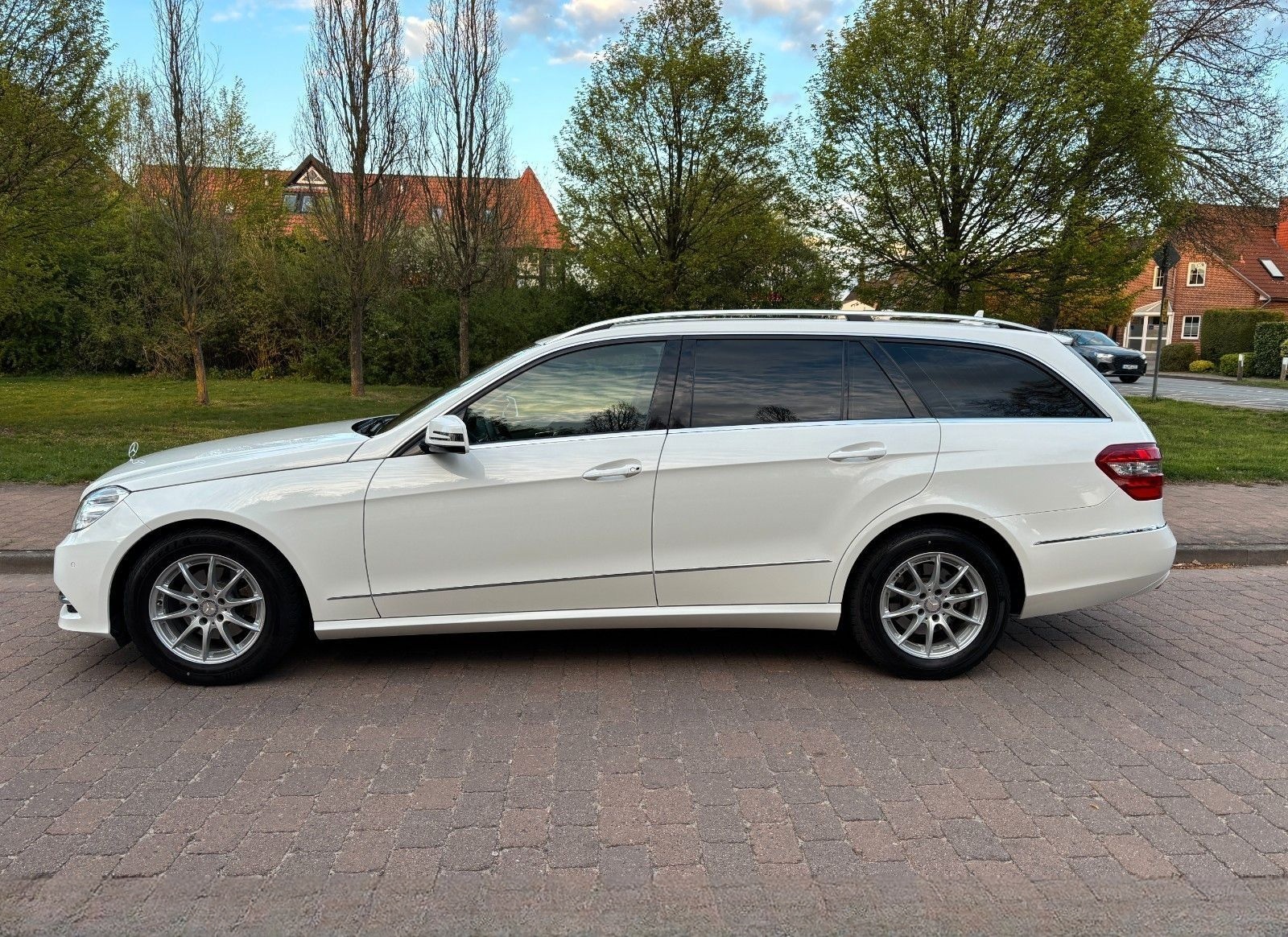 Mercedes-Benz E 220 CDI Avantgarde TOP-ZUSTAND HU/AU/INSP. neu foto 5