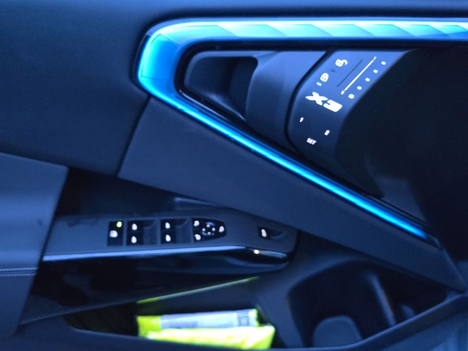 BMW X3 M50 AT Panorama Klimaaut. AHK Memory vorn foto 16