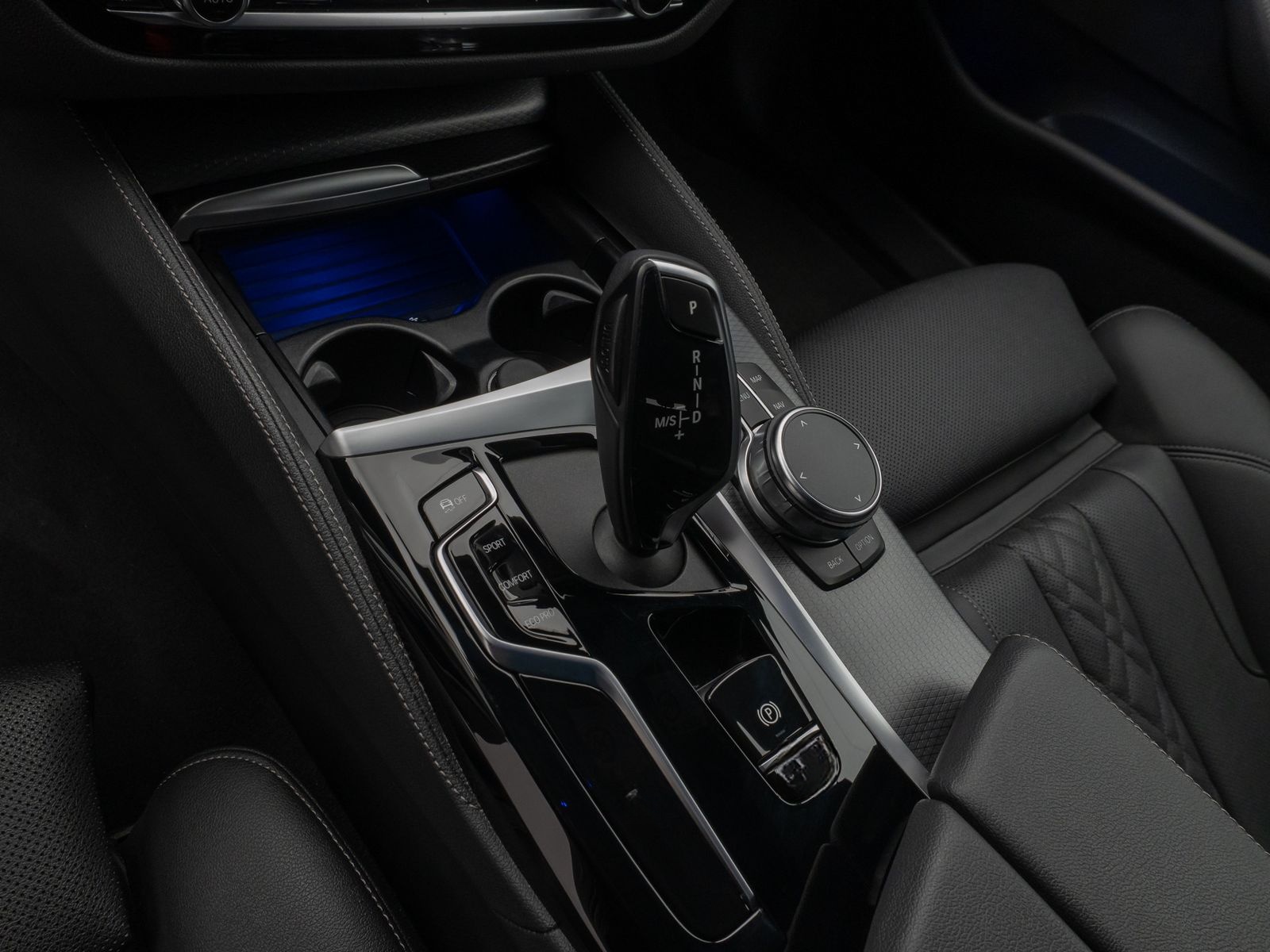 BMW 520d xD M Sport Kamera HUD DAB Alarm Individual foto 23