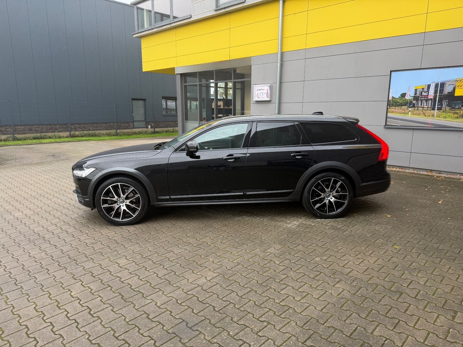 Volvo V90 Cross Country AWD/HEAD UP/ALLRAD/LEDER/8xBRF foto 3