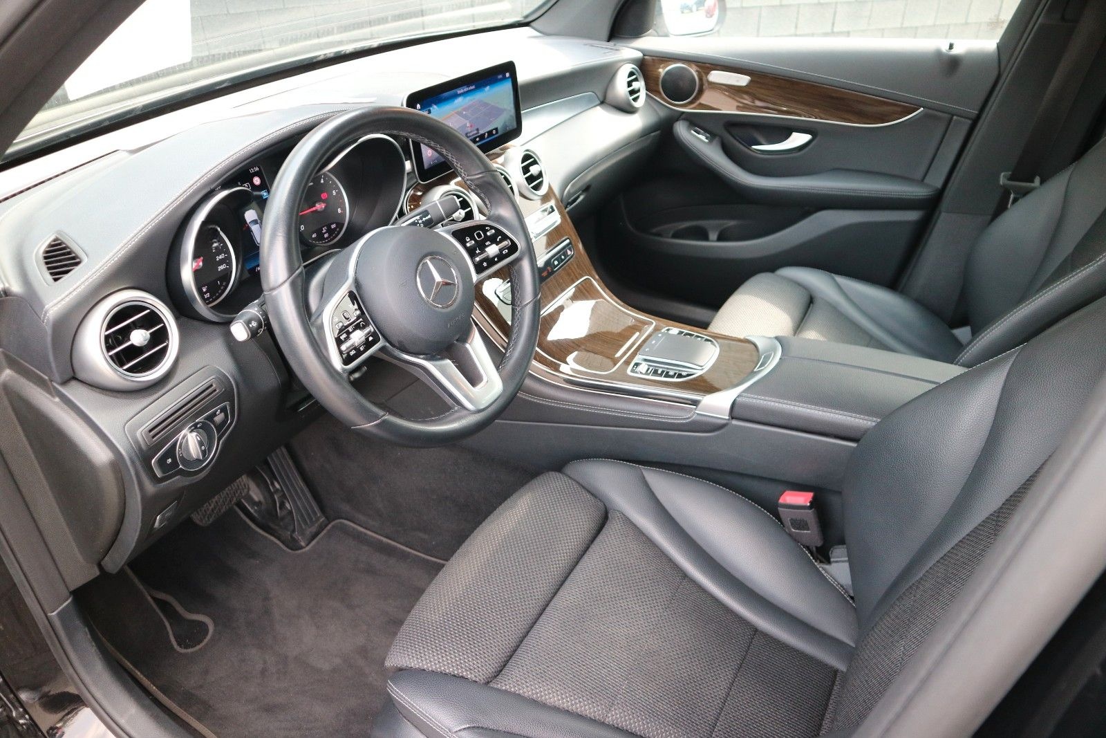 Mercedes-Benz GLC 220 d 4Matic AMG *AMBIENTE*AIRMATIC*CAM* foto 16