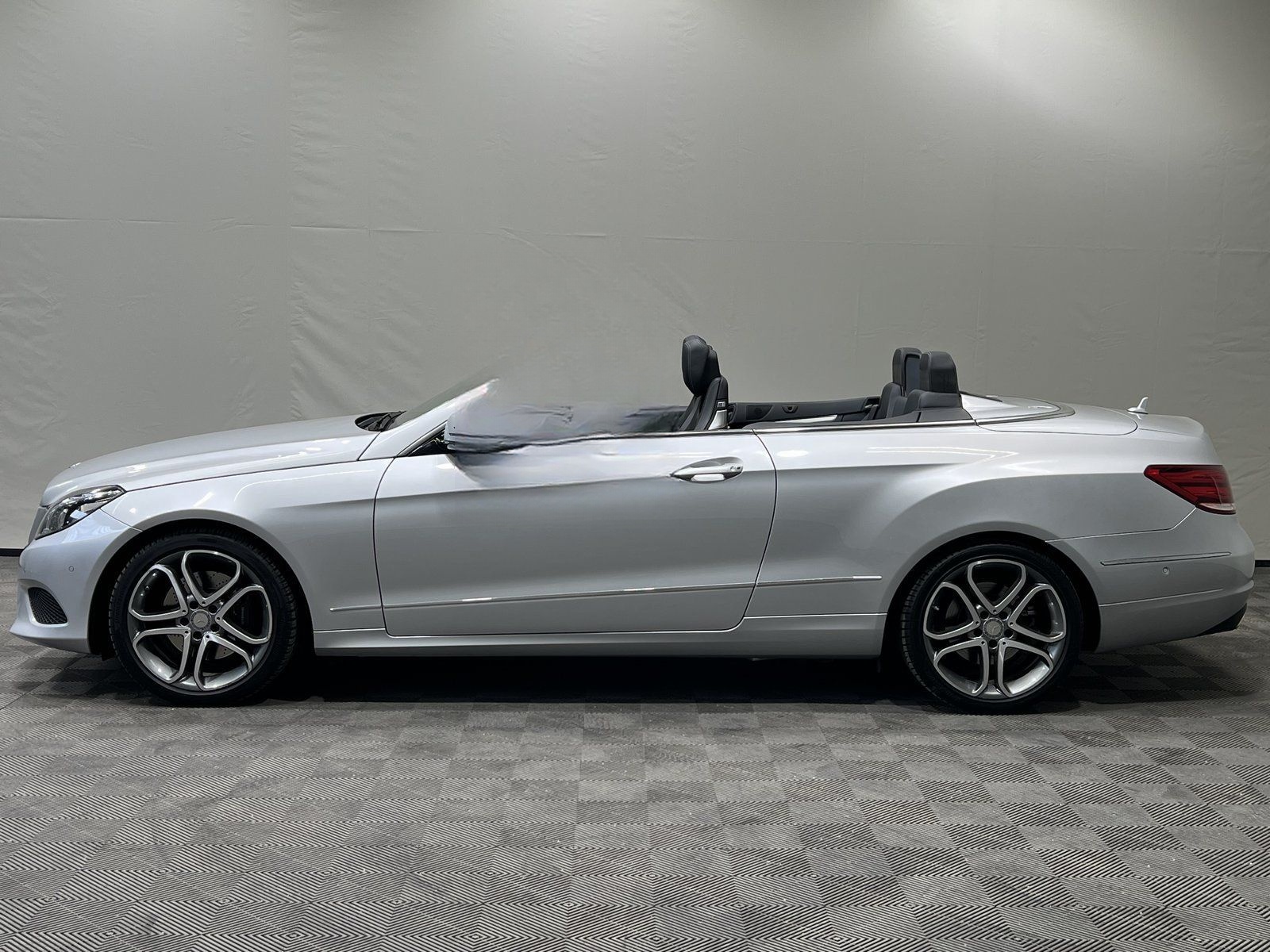 Mercedes-Benz E 250 Cabrio 7G AIRSCARF LEDER COMAND LED ILS !! foto 16