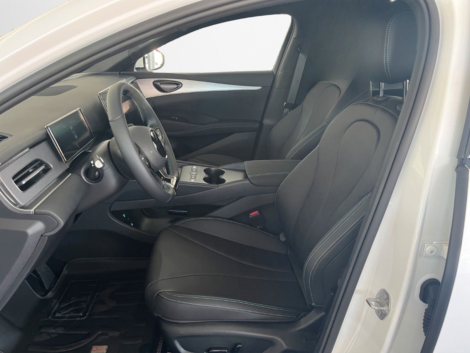 BYD SEAL 6 DM-i TOURING Comfort/360°/HUD/SHZ/PANO-DA foto 6