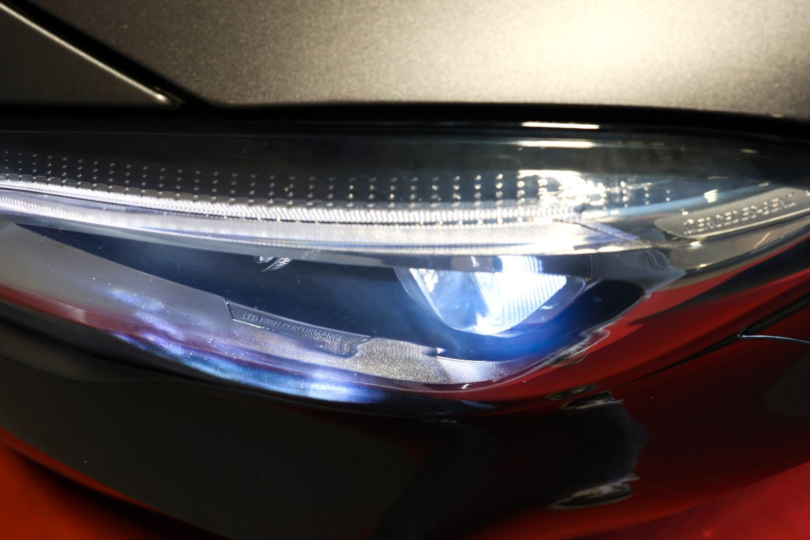 Mercedes-Benz GLA 180 AHK LED TOT NAVI KEYLESS GO ATTENTIONASS foto 17