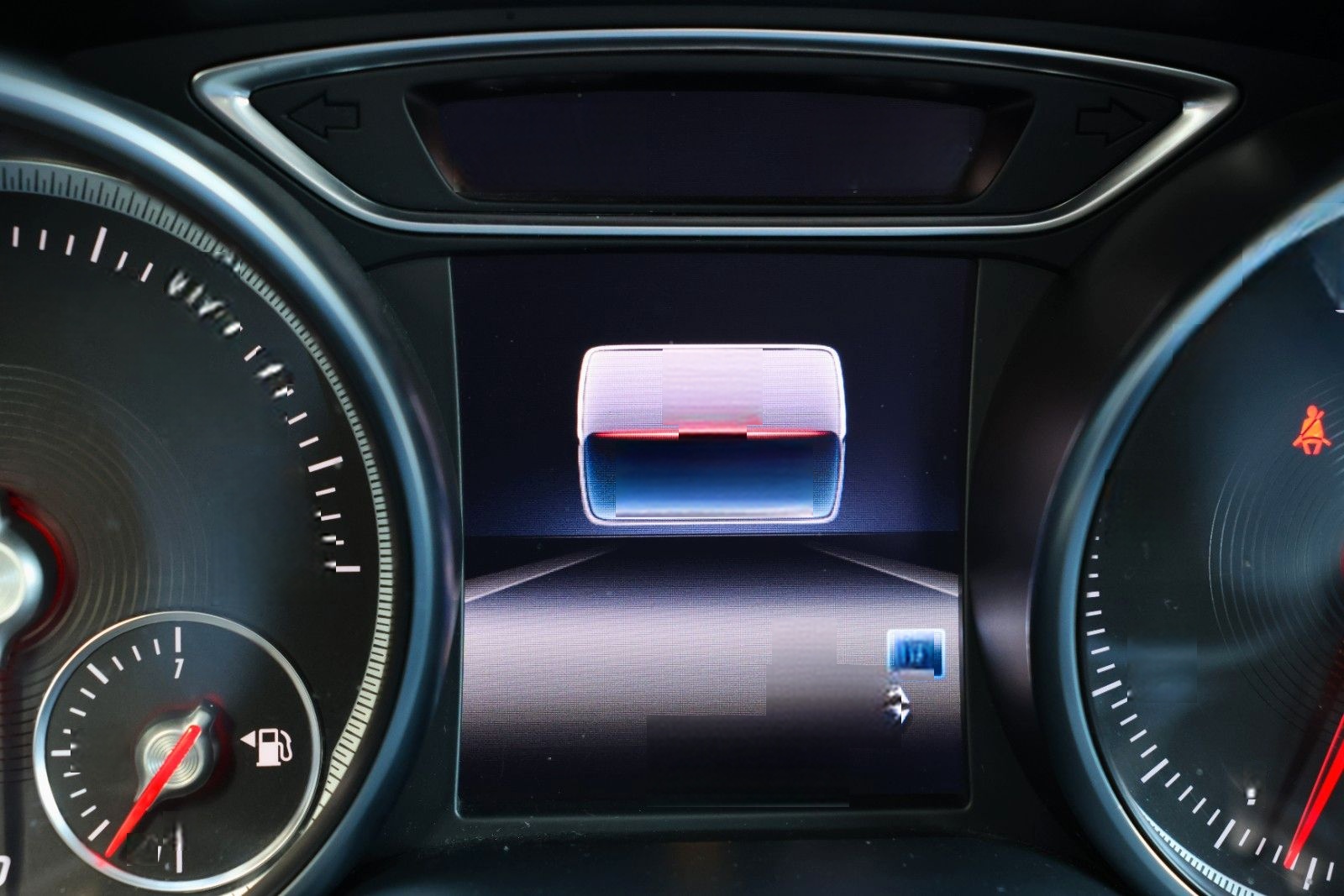 Mercedes-Benz GLA 180 AHK LED TOT NAVI KEYLESS GO ATTENTIONASS foto 22