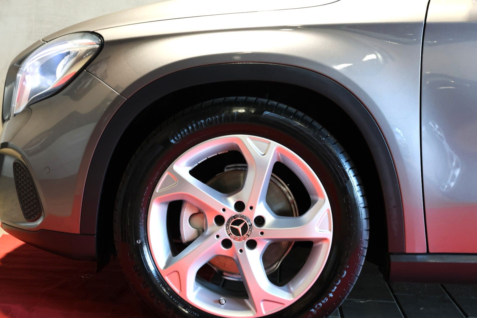 Mercedes-Benz GLA 180 AHK LED TOT NAVI KEYLESS GO ATTENTIONASS foto 6