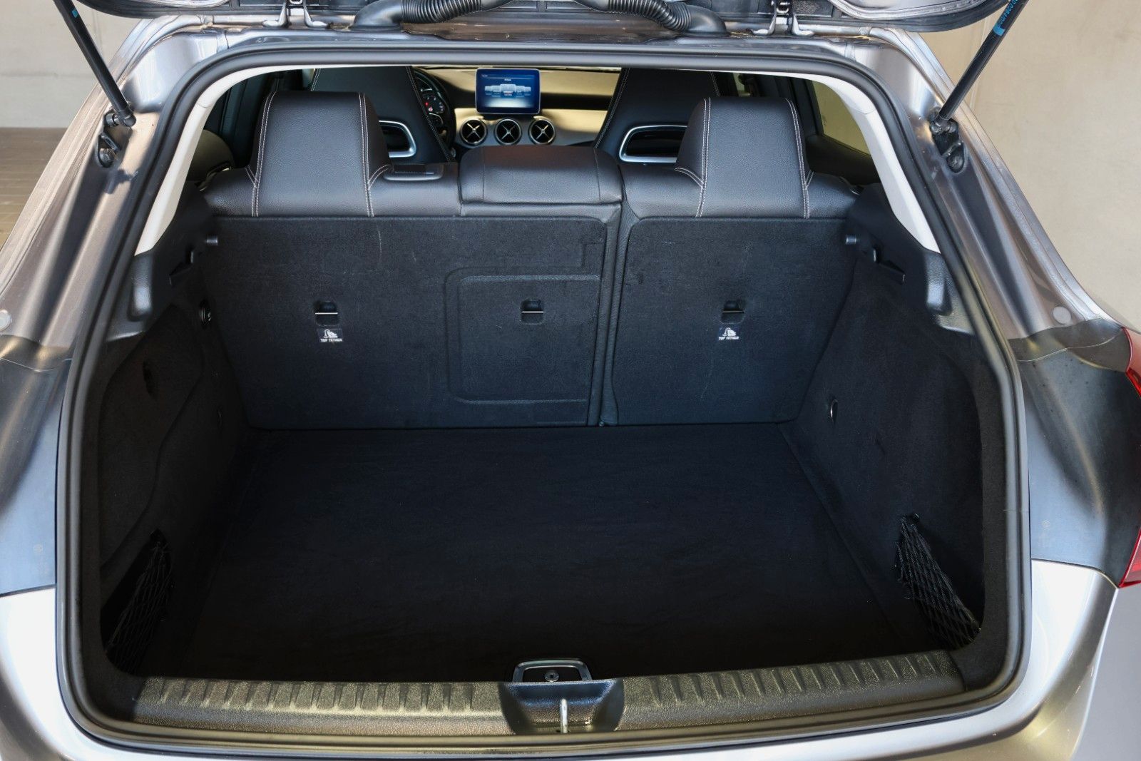 Mercedes-Benz GLA 180 AHK LED TOT NAVI KEYLESS GO ATTENTIONASS foto 8