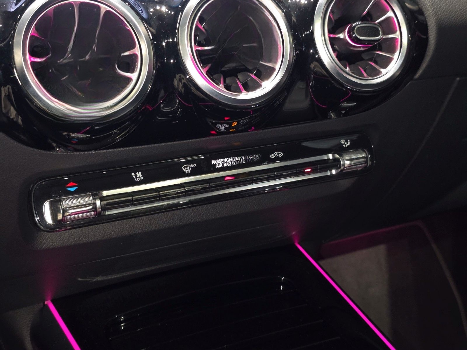 Mercedes-Benz GLA 200/PANO/1 HAND/TOP foto 17