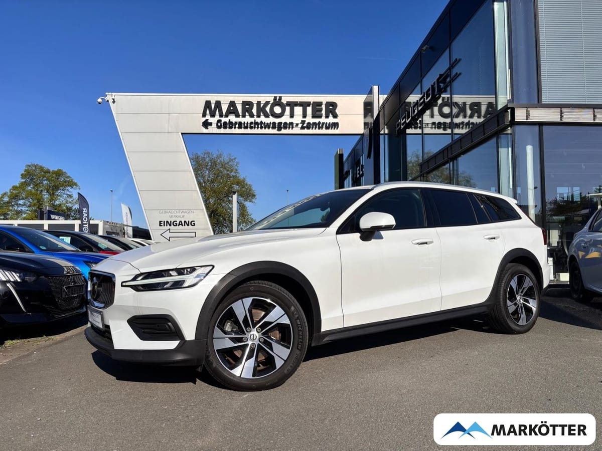 Volvo V60 Cross Country B4 AWD Plus AHK ACC BLIS PANO