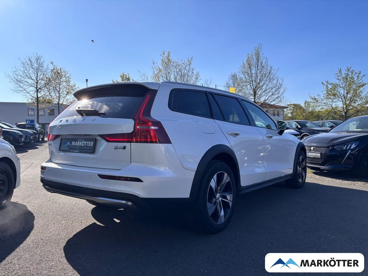 Volvo V60 Cross Country B4 AWD Plus AHK ACC BLIS PANO foto 2