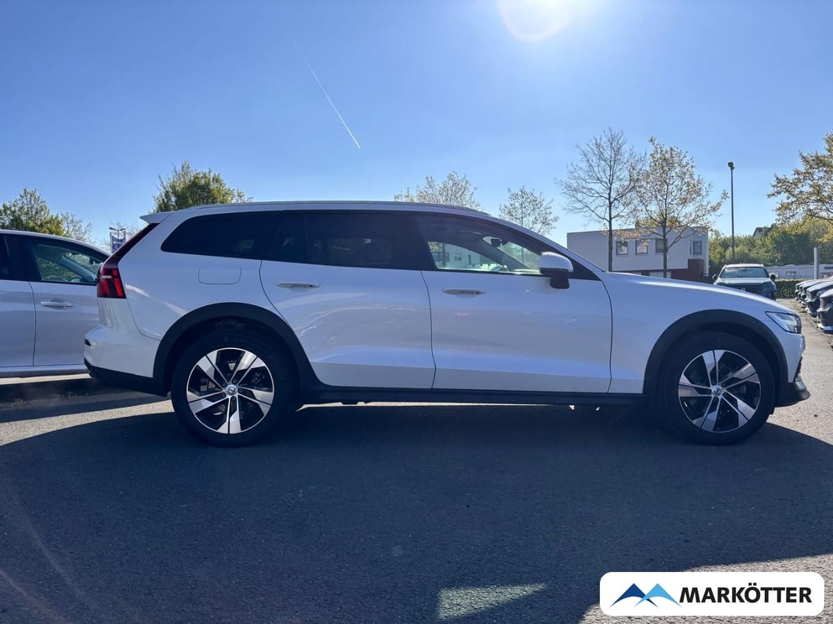 Volvo V60 Cross Country B4 AWD Plus AHK ACC BLIS PANO foto 3